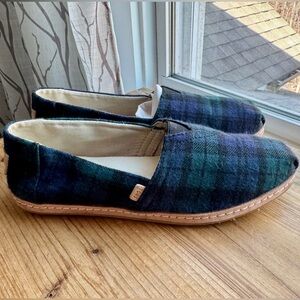 TOMS Slip on Flannel Flats